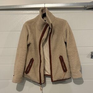 Cozy Patagonia tan Sherpa Jacket with Brown Accents